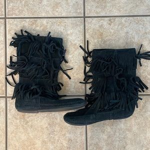 Women’s Minnetonka 3 - Layer Fringe Suede Leather Boots Size 8 in Black